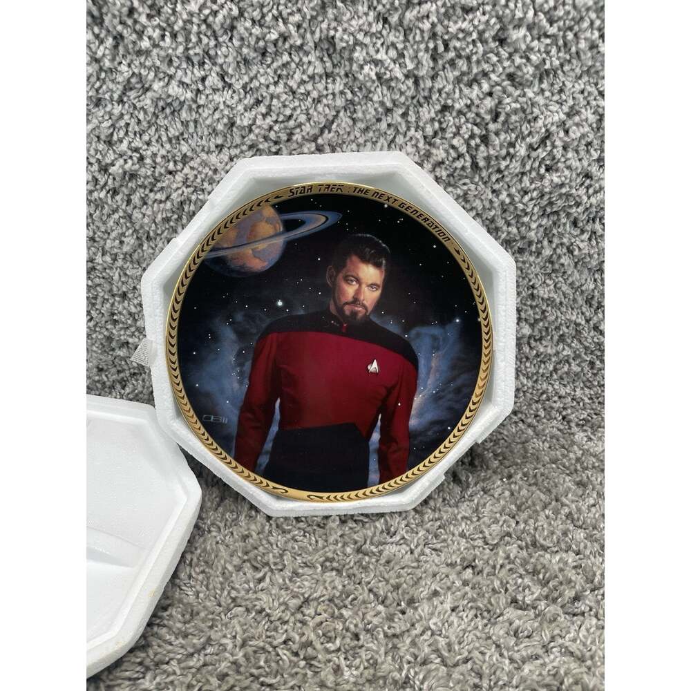 The Hamilton Collection Commander William T Riker Star Trek Plate Collection - Picture 7 of 12